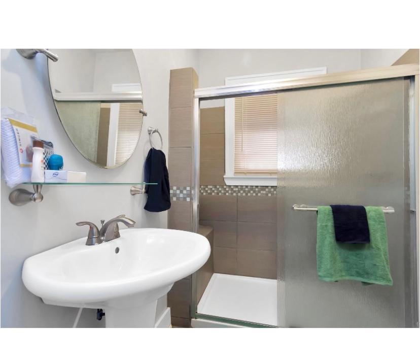 Cozy Downtown Studio By Toyota Center Houston Exterior photo